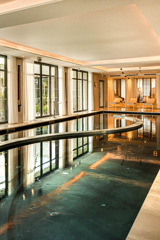 hôtel piscine intérieure